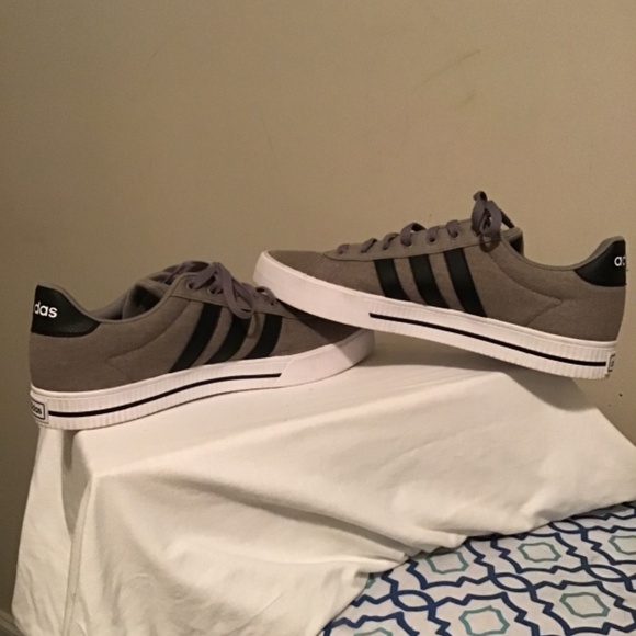 🔥#135, Adidas, size 10, like new, see photos - Picture 2 of 7